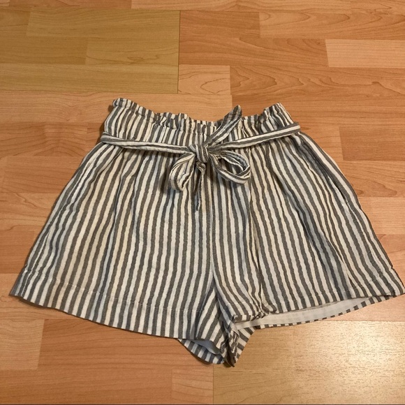 BCBGeneration pinstripe shorts - Picture 4 of 5